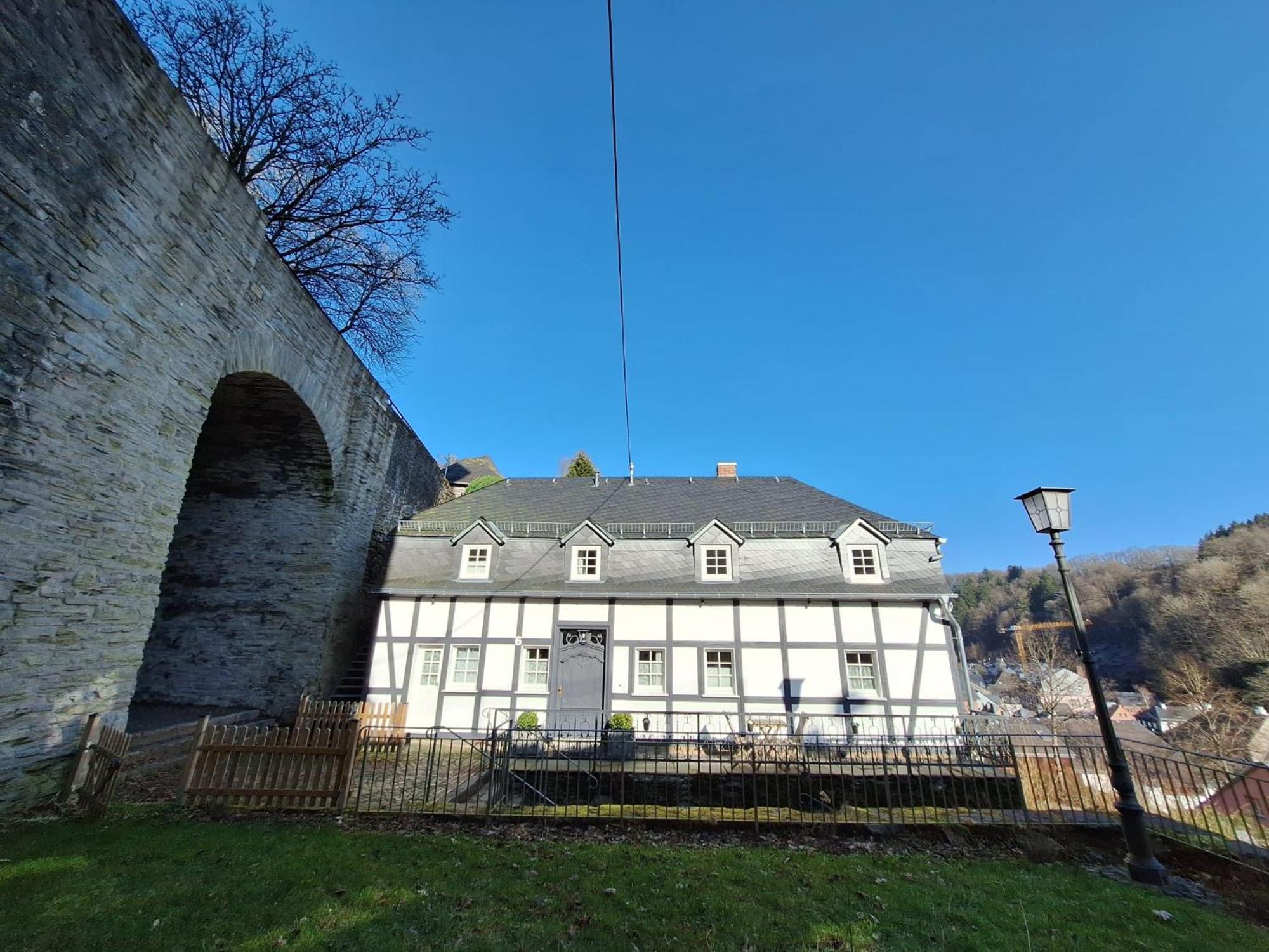 Stachelburg Apartment Моншау Екстериор снимка